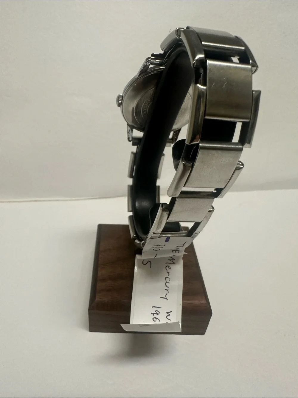 Vintage Mid-Century Timex Mercury manual-wind wristwatch